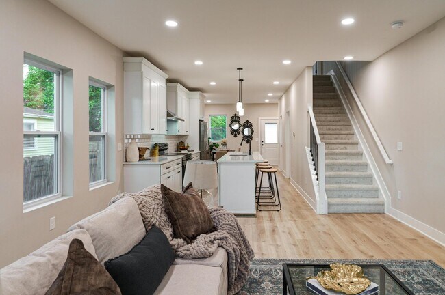 Foto del edificio - 2587 Dayton Ave