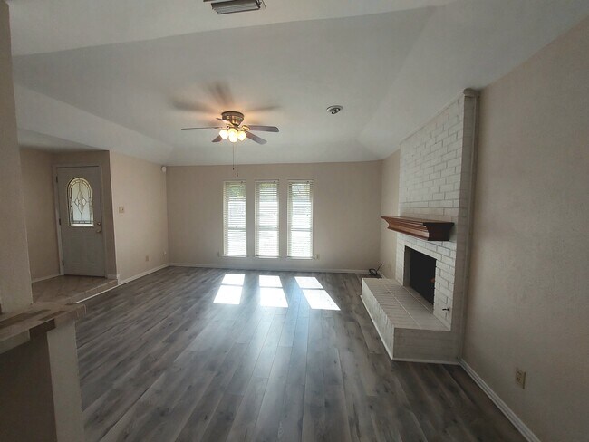 Building Photo - 1037 Carriagehouse Ln