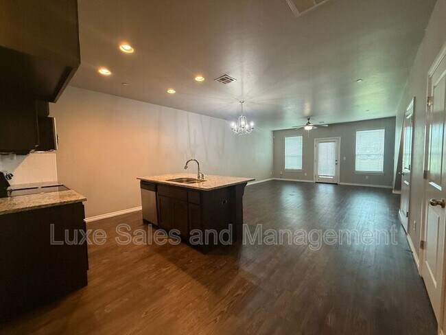 Foto del edificio - 757 SW 14th St