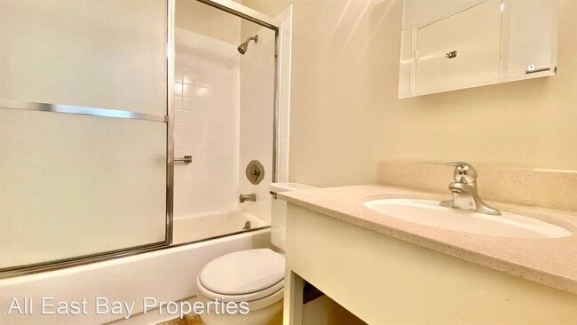 Building Photo - Studio, 1 bath House - 9 Commodore Dr. #203