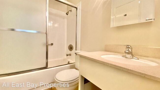 Foto del edificio - Studio, 1 bath House - 9 Commodore Dr. #203