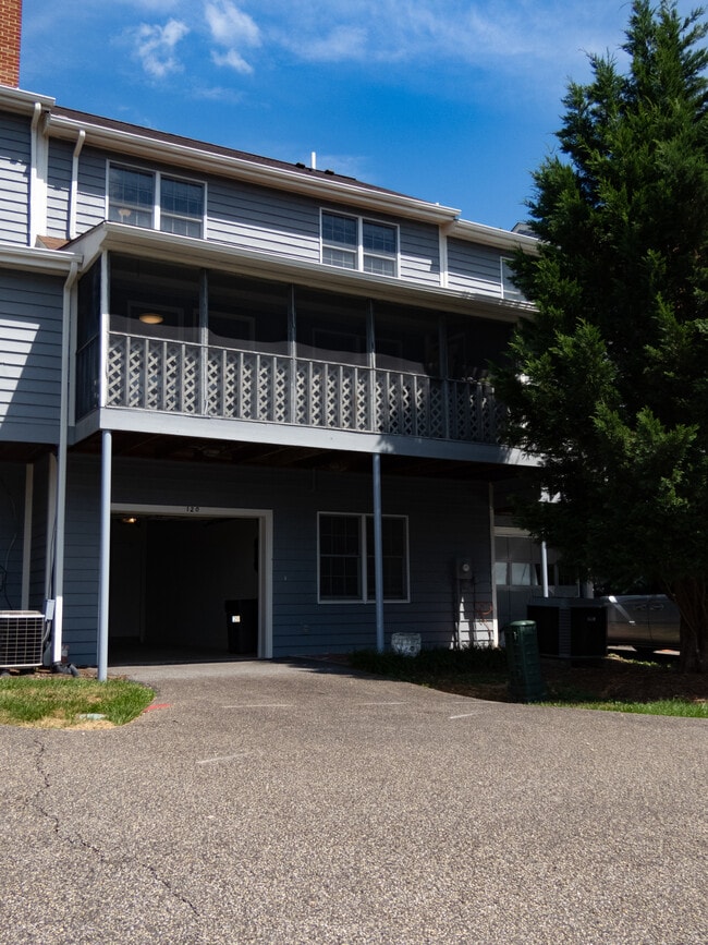 120 Greenbrier Dr, Radford, VA 24141 Townhome Rentals in Radford VA
