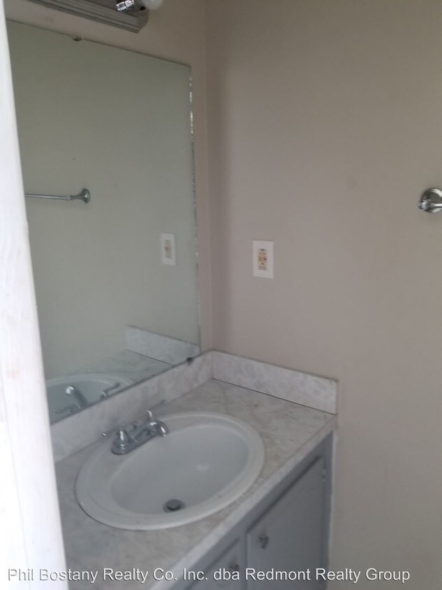 Building Photo - 2 br, 1.5 bath Apartment - 944 Jackson Blvd