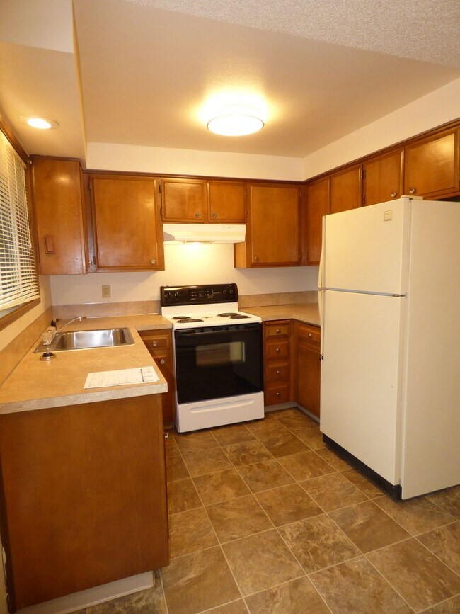 Foto del edificio - Rent Special: 1/2 Off June's Rent!! 2-bedroom Single Level Apartment