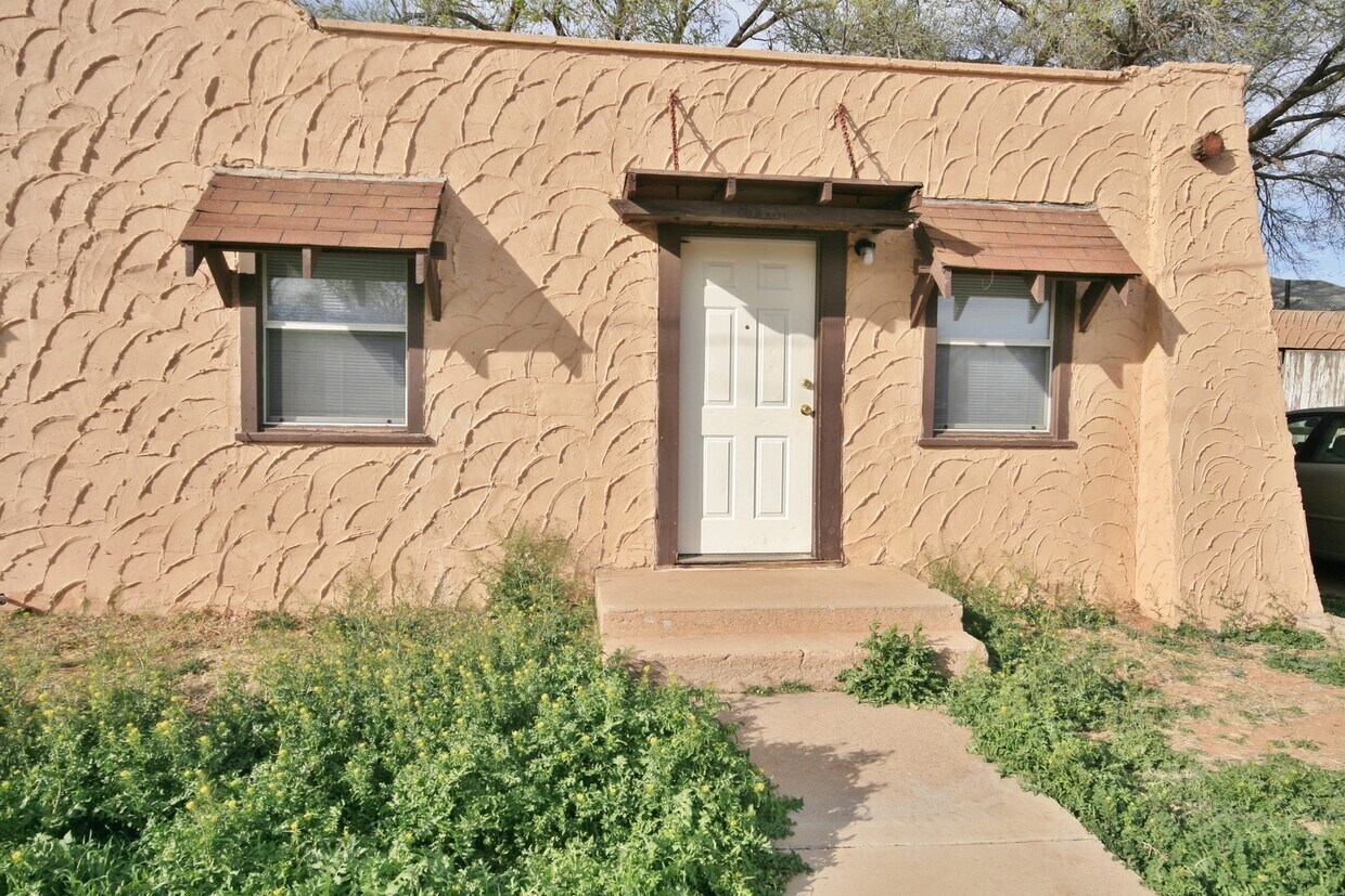 Primary Photo - Spacious 1 Bed Dupex!