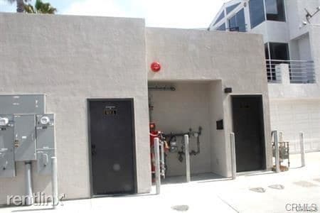 Building Photo - 2 br, 2 bath House - 601 E Balboa Blvd # C