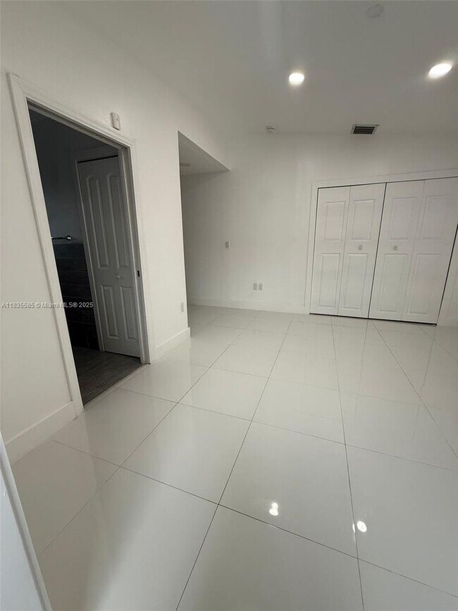Building Photo - 14320 SW 147th Ct