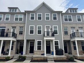Building Photo - 963 Skylar Ct.