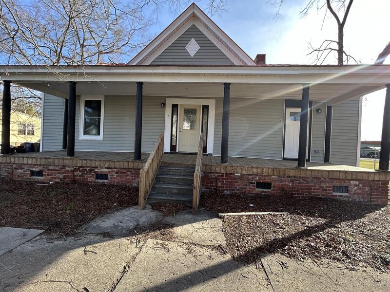 Primary Photo - 215 E Peyton Ave