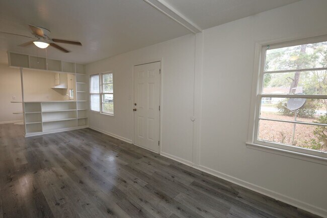 Foto del edificio - 743 E Brookwood Dr