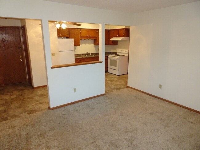 Foto del edificio - 10331 Linnet Cir NW