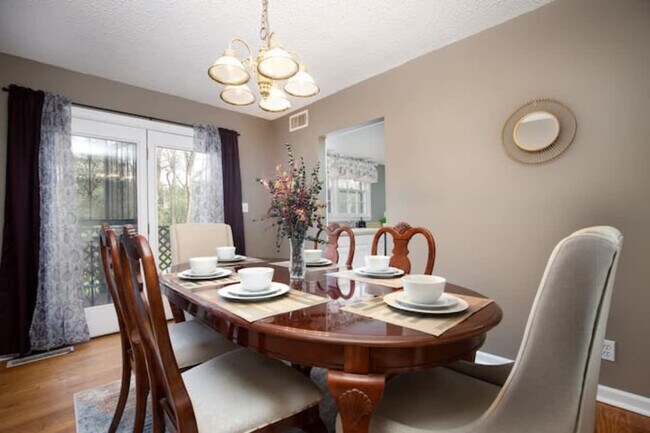 Foto del edificio - 3309 Hillcrest Ln