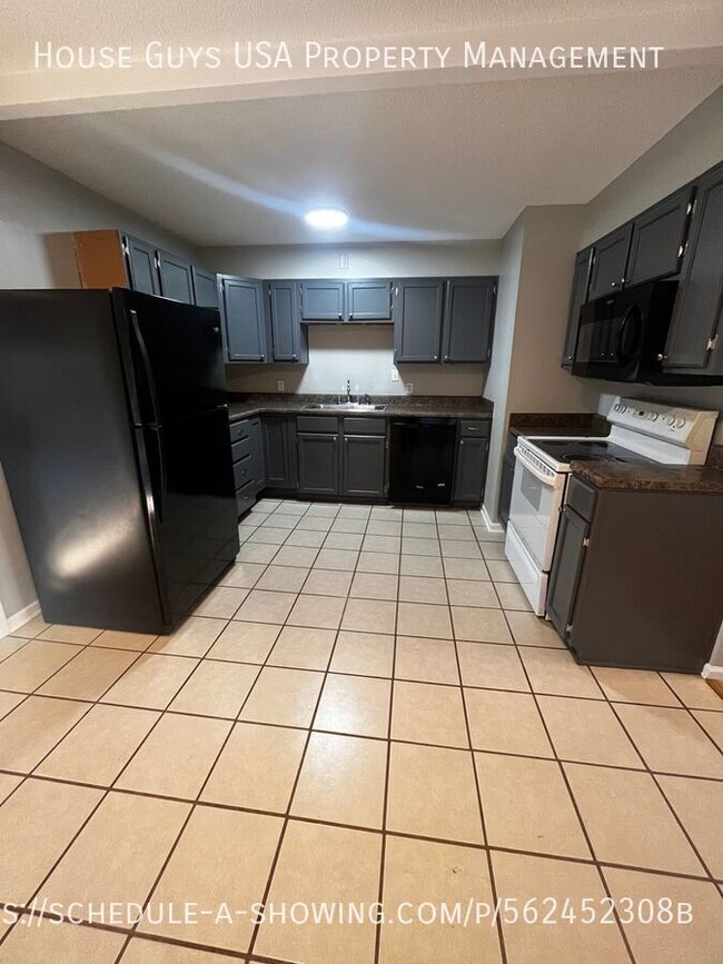 Building Photo - Charming 3-Bedroom Rental with Modern Upda...