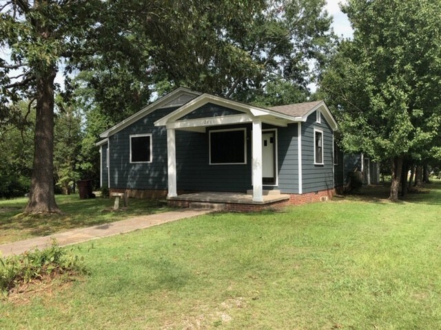 Foto del edificio - Renovated 2 Bedroom 2 Bath Home for Rent with Detached Garage!