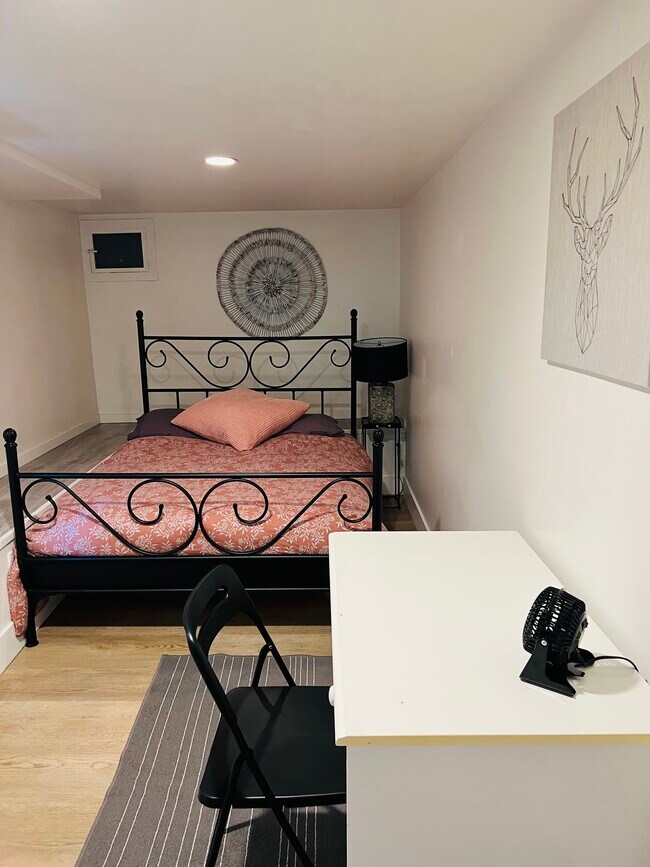 Photo du bâtiment - 1541 Maple St