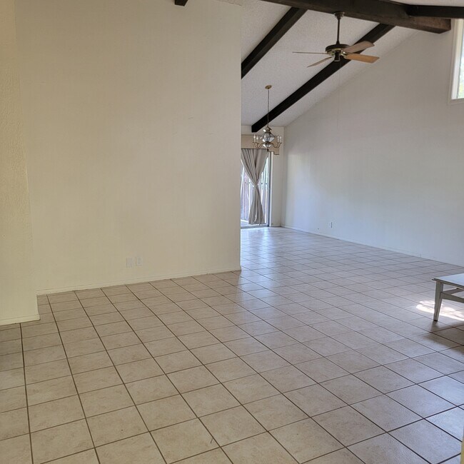 Foto del edificio - 3326 Scenic Ln