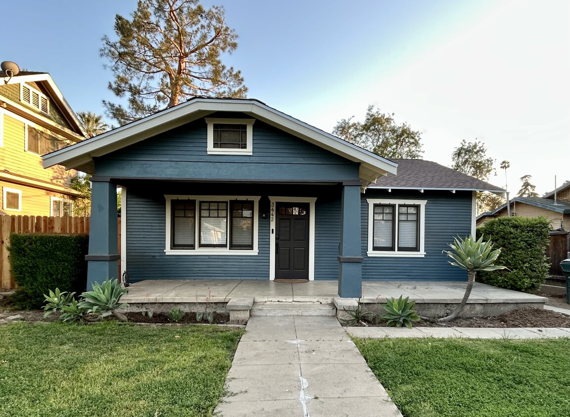 Front of house, front porch - 3442 1st St
