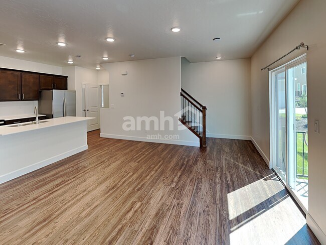 Foto del edificio - 6689 Mountain Maple Drive