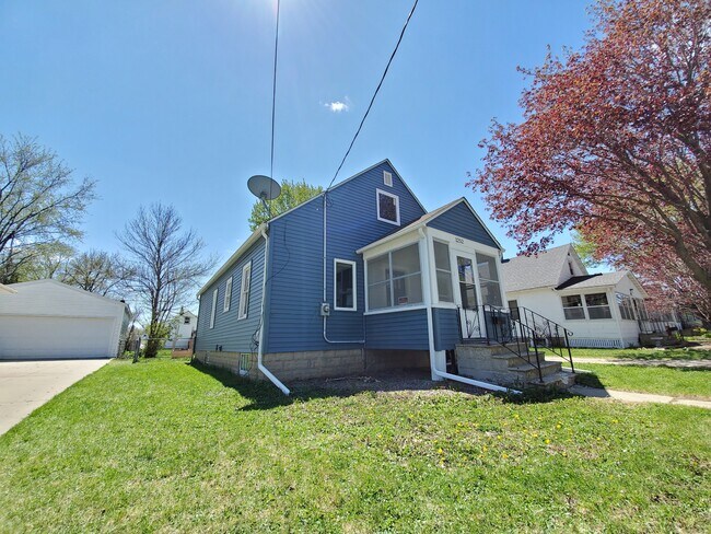 Building Photo - 1252 4th St NE