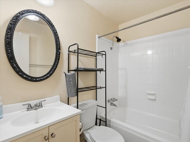 Foto del edificio - 5614 Christie Ln