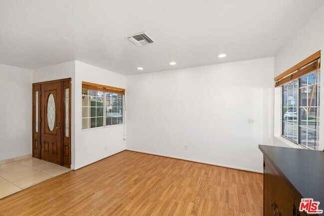 Foto del edificio - 312 S Maple Dr