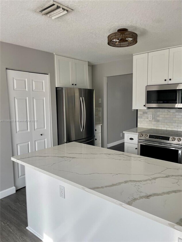 Foto principal - 4513 NW 60th St