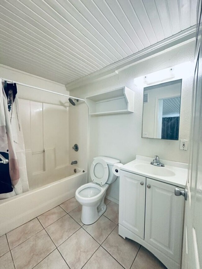 Building Photo - 5258 Groveland Dr