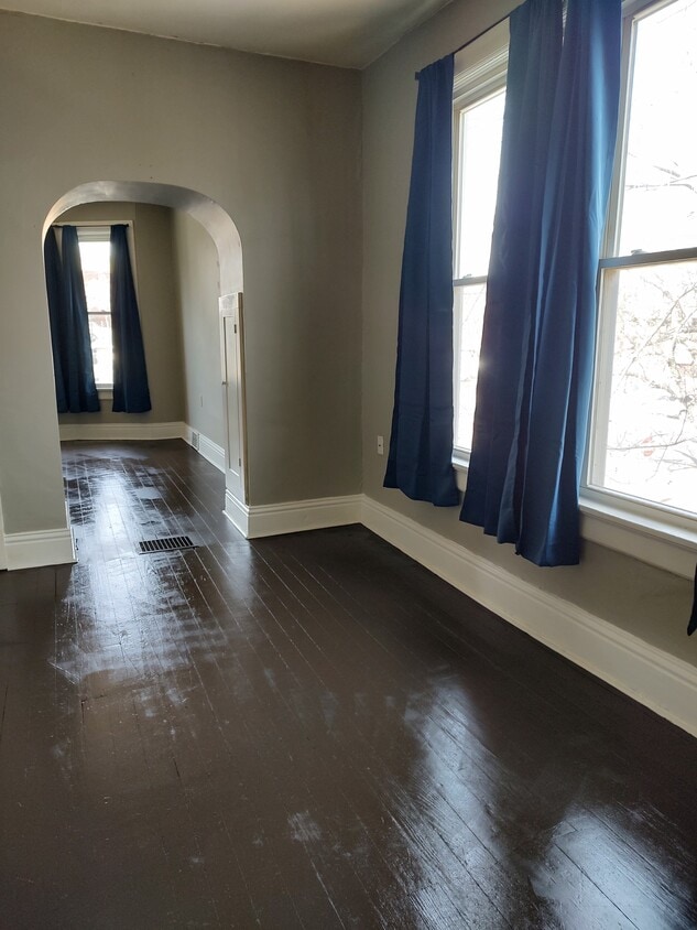 living room - 2021 Washington Ave