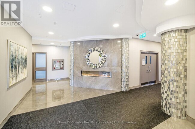 Photo du bâtiment - 200 Burnhamthorpe Rd E