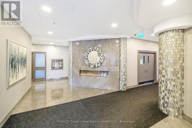 Building Photo - 200 Burnhamthorpe Rd E