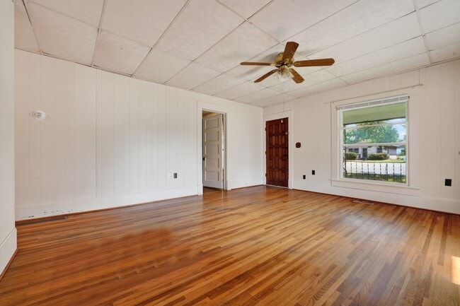 Building Photo - 133 N Gorin Ave