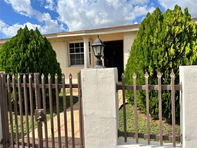 Foto del edificio - 120 SW 68th Ave