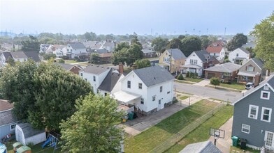 Building Photo - 2732 South Ave