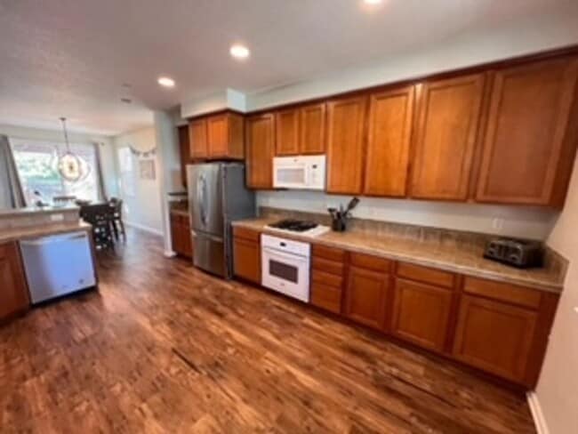 Foto del edificio - Charming 3-Bedroom Home with Covered Patio and Modern Upgrades