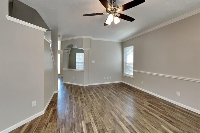 Building Photo - 10051 Rio Bravo Rd