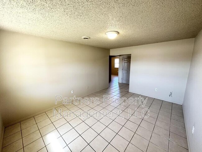 Foto del edificio - 97 N Pine Ave