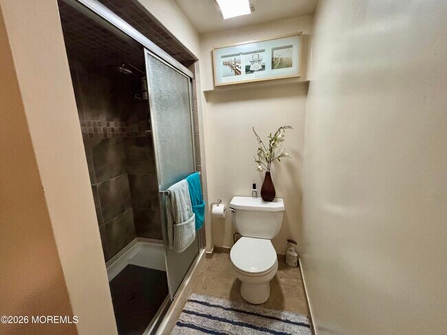 Foto del edificio - 32 Whitney Dr