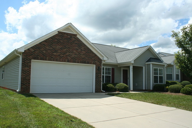 Building Photo - 1907 Hawfields Crossing Ln