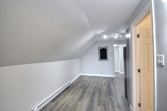 Building Photo - 142 Almag