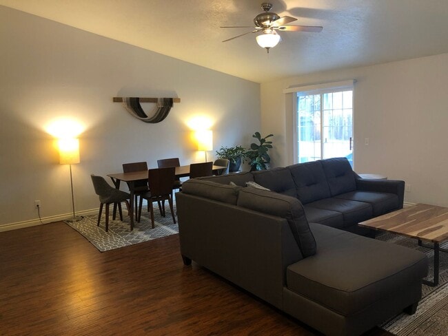 Building Photo - Ranch style home close to river & trails, ...