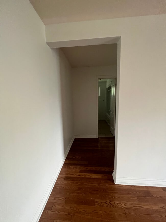 Building Photo - Beautiful 2 bedroom available.