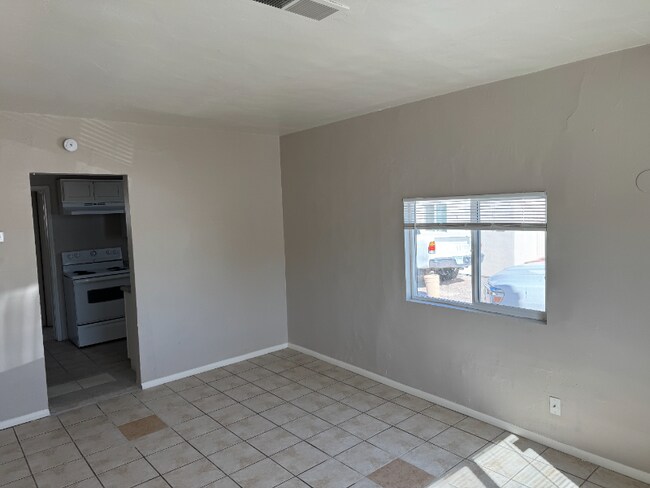 Foto del edificio - 216 E 2nd Ave