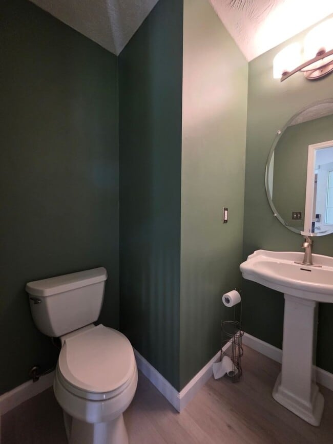 Building Photo - 184 E Ridge Ct