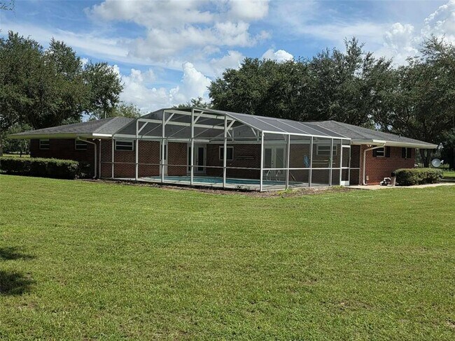 Building Photo - 25601 Laylaine Dr