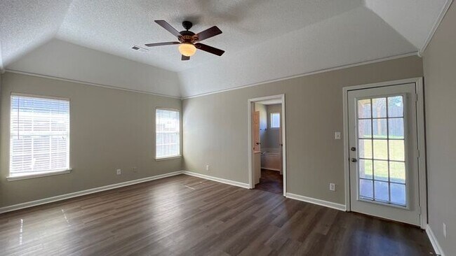 Building Photo - NOW AVAILABLE! - 1085 Scofield Dr, Cordova...