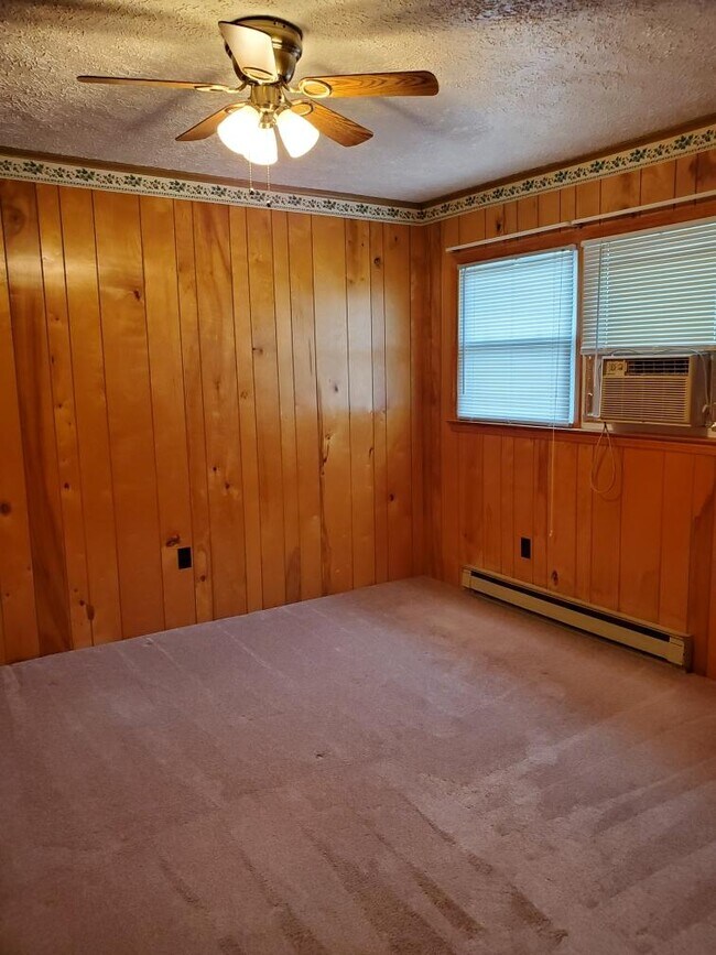 Bedroom - 205 Clearview Dr NE