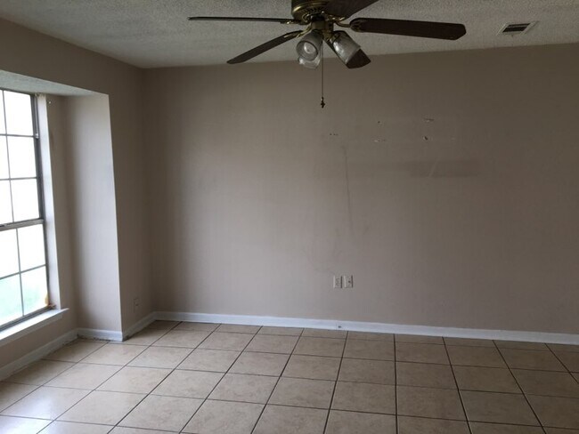 Building Photo - 1031 Chemin Dr