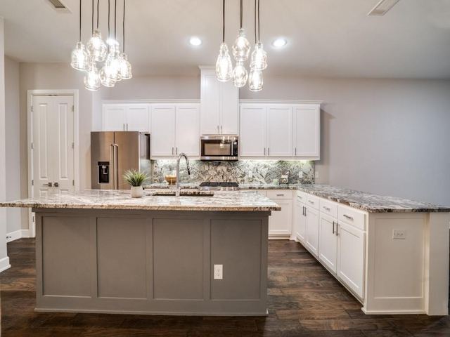 Building Photo - 2 Bedroom in Addison, TX