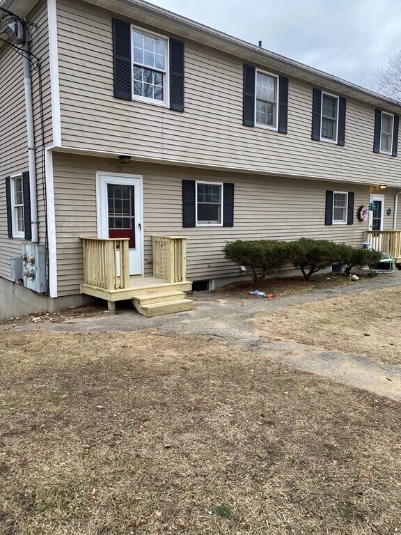 13 Mill St Unit 5, Warren, MA 01083 Room for Rent in Warren, MA