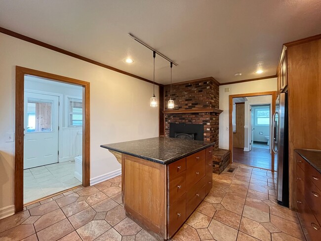 Building Photo - Oregon City 4 Bedroom 3.5 Baths House with...